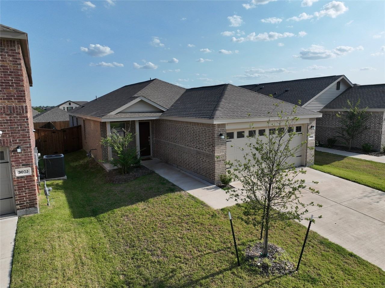 3029 Ashbrook Ln - Photo 3 of 25