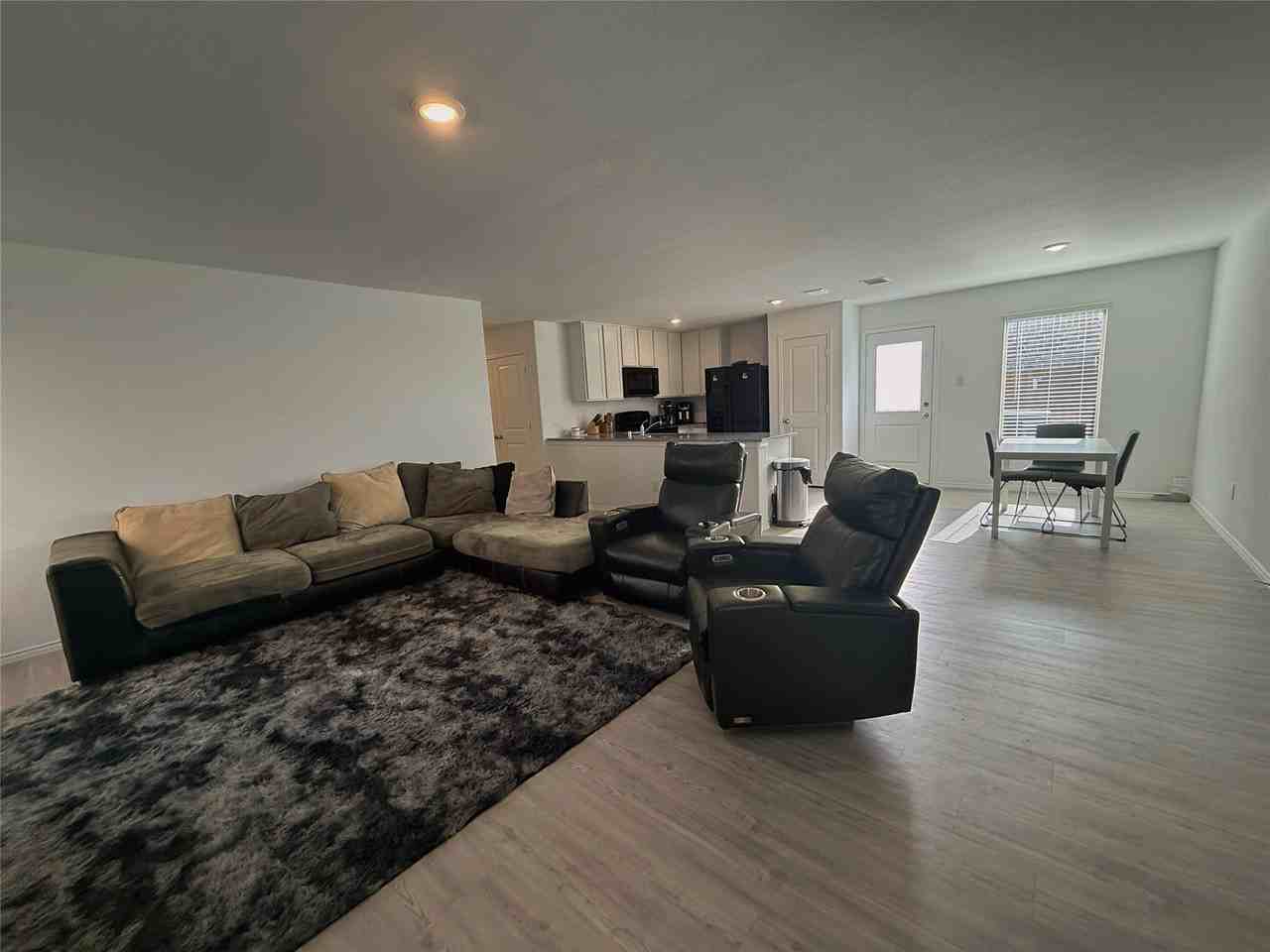 3029 Ashbrook Ln - Photo 4 of 25