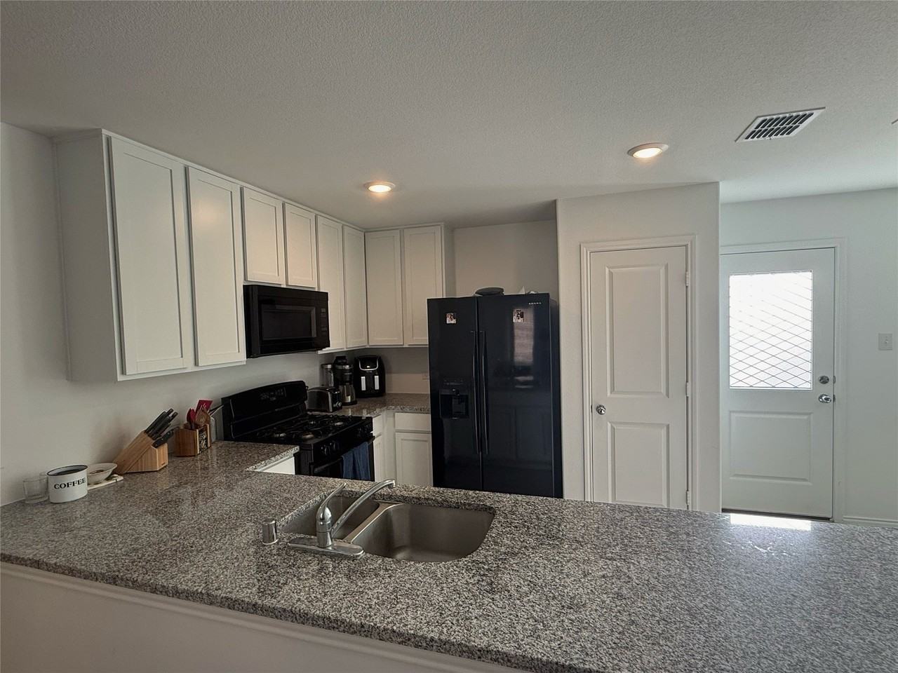 3029 Ashbrook Ln - Photo 6 of 25
