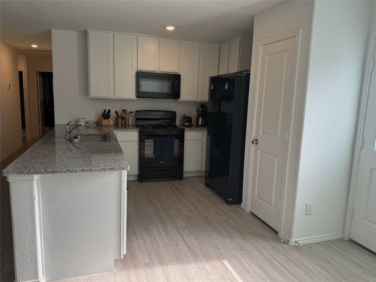 3029 Ashbrook Ln - Photo 7 of 25