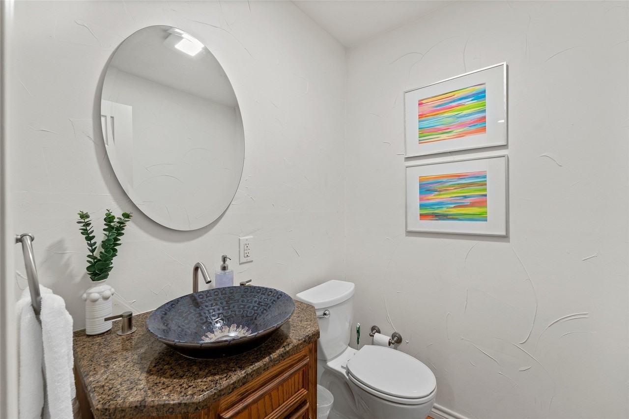 6806 Royal Ln - Photo 5 of 40