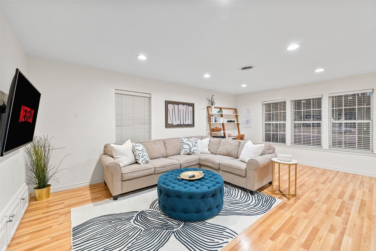 6806 Royal Ln - Photo 6 of 40