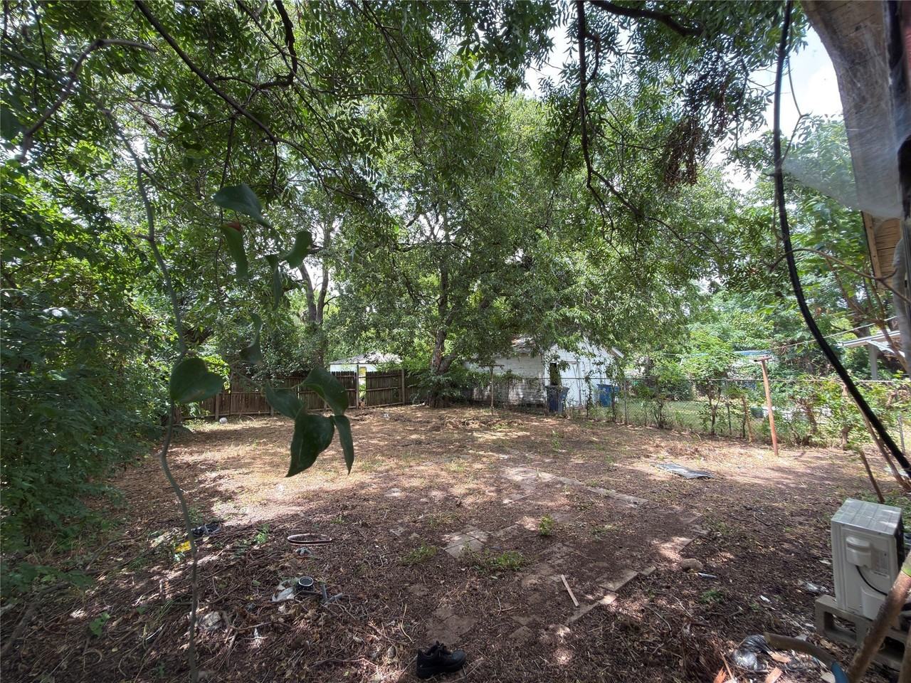 4805 Collins Ave - Photo 5 of 9