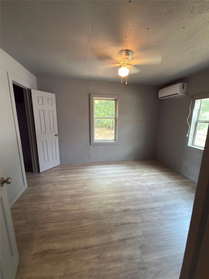 4805 Collins Ave - Photo 6 of 9