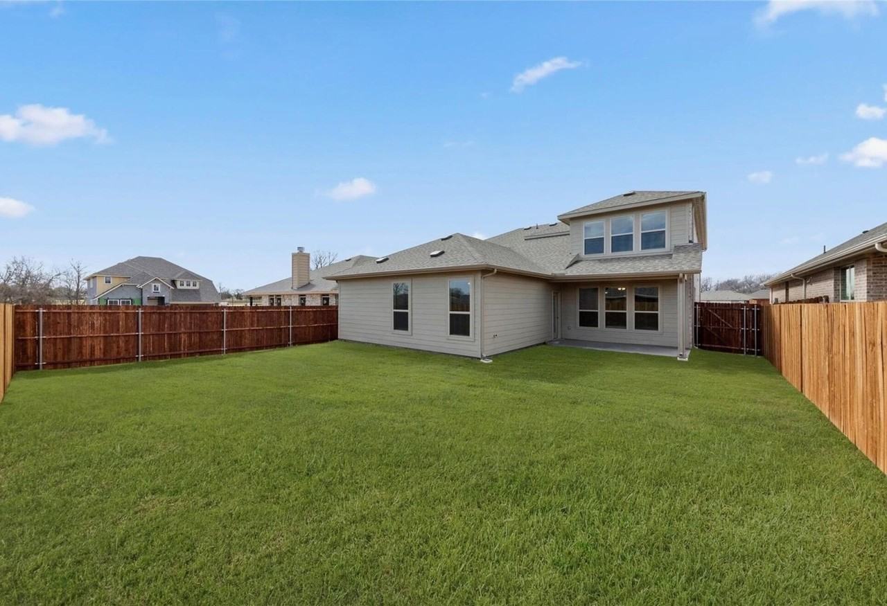 2112 Sesaro Dr - Photo 2 of 17