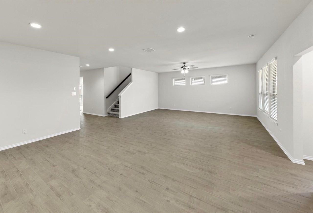 2112 Sesaro Dr - Photo 3 of 17