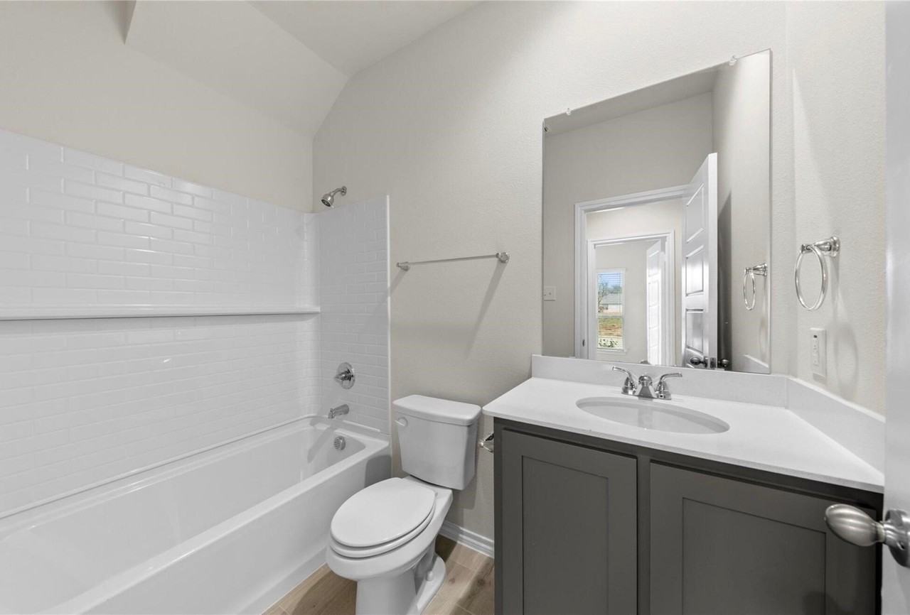 2112 Sesaro Dr - Photo 7 of 17