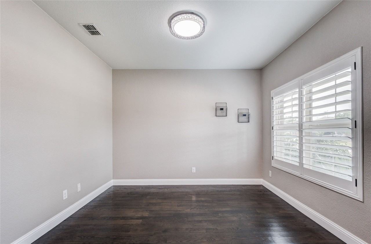 6317 Seagull Ln - Photo 3 of 27