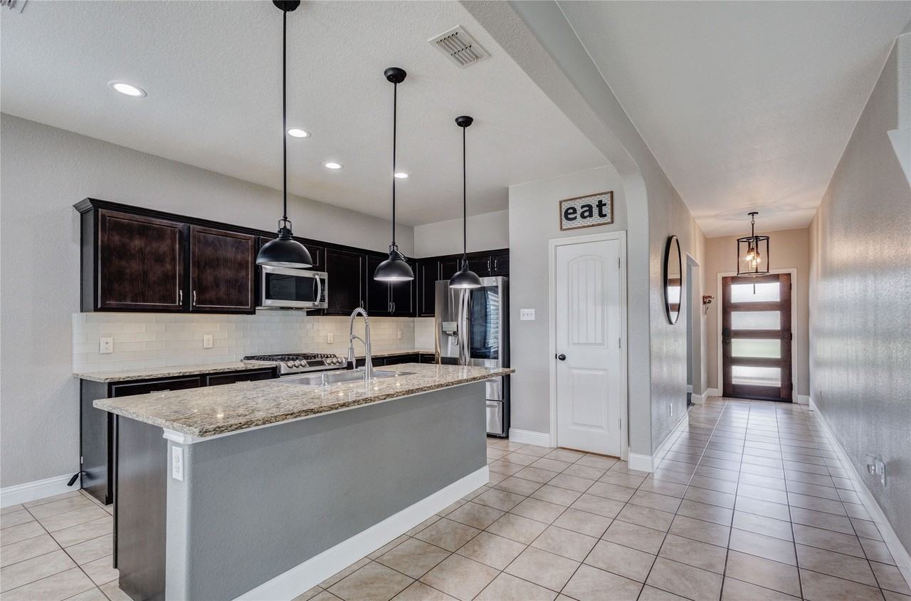 6317 Seagull Ln - Photo 5 of 27