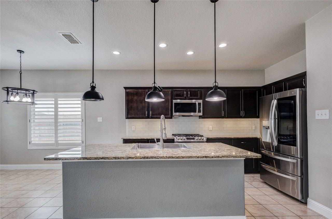6317 Seagull Ln - Photo 6 of 27