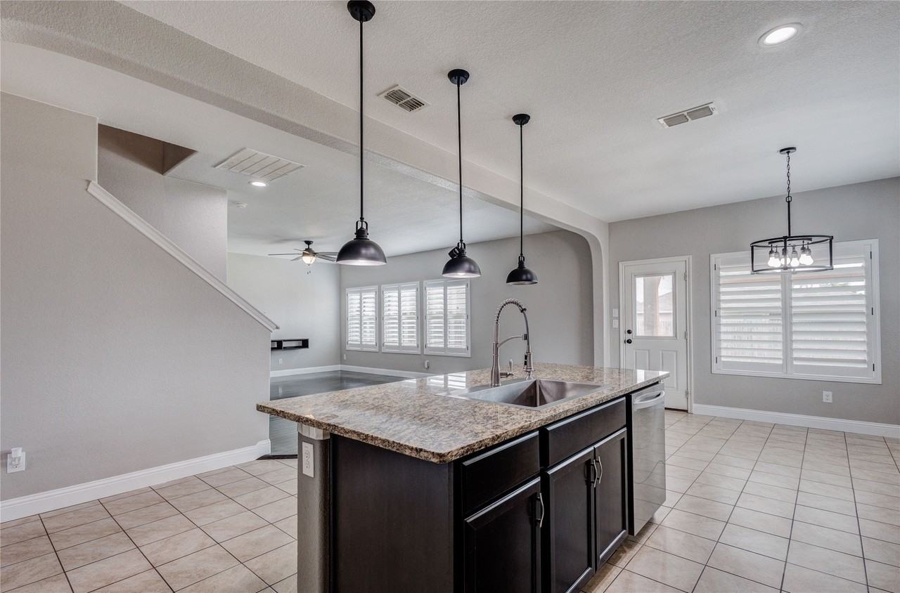 6317 Seagull Ln - Photo 7 of 27