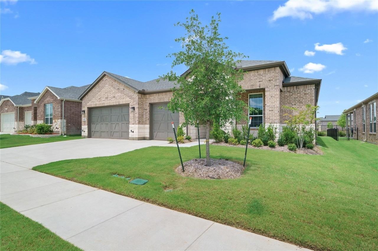 417 Raven Ridge Dr - Photo 2 of 40