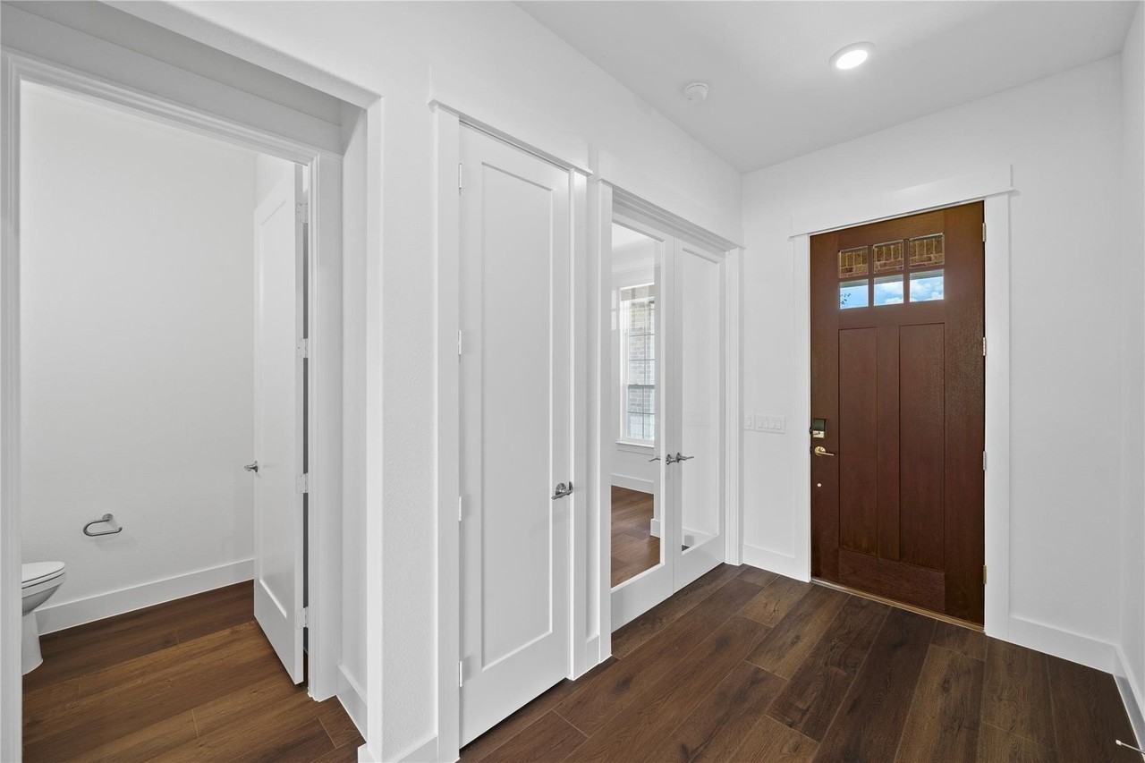417 Raven Ridge Dr - Photo 3 of 40