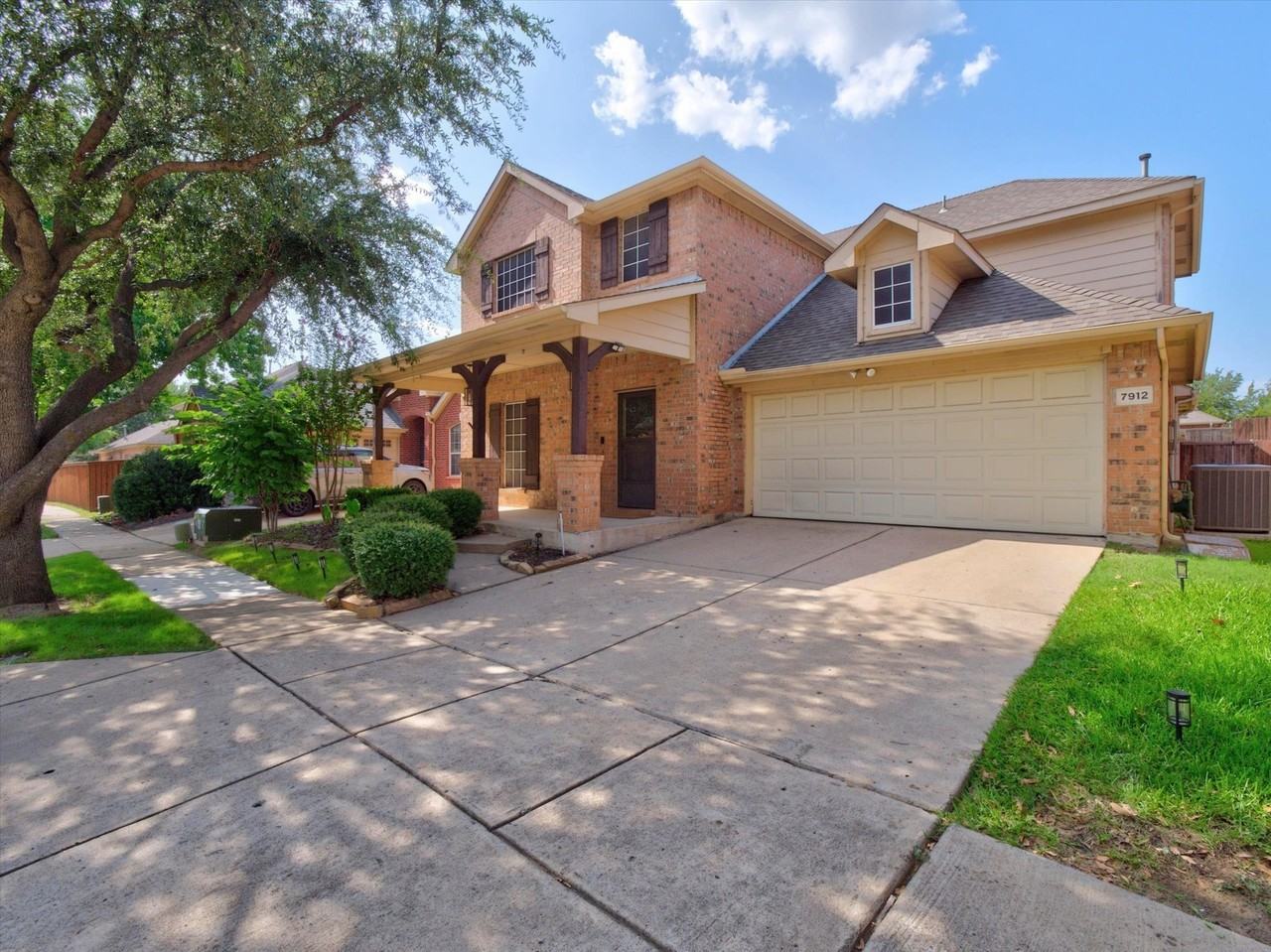 7912 Riverwalk Trl - Photo 2 of 31