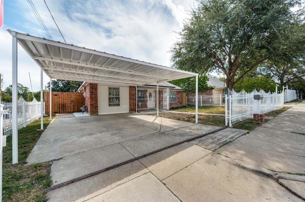 2238 Arroyo Ave - Photo 3 of 25