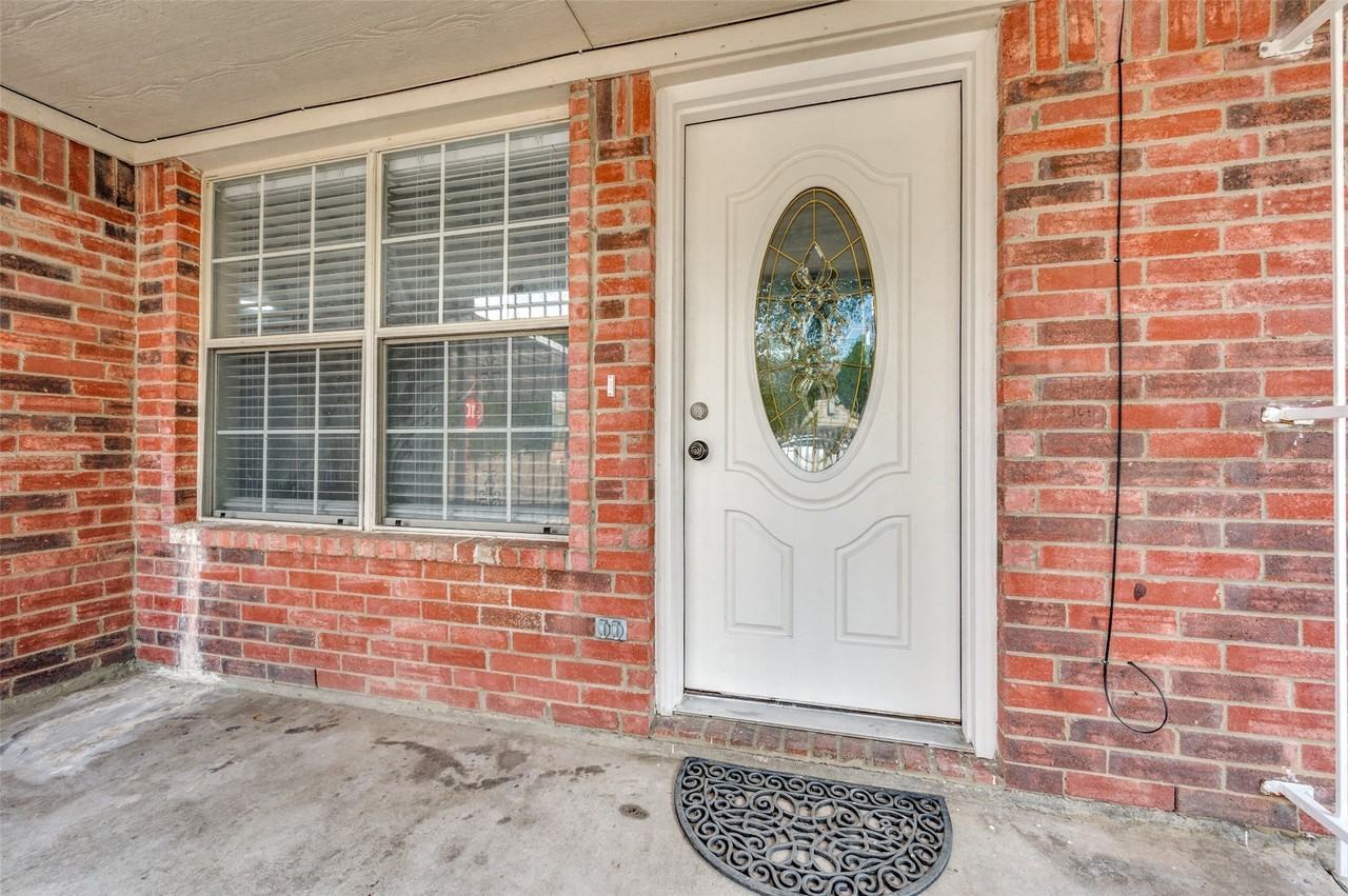 2238 Arroyo Ave - Photo 4 of 25