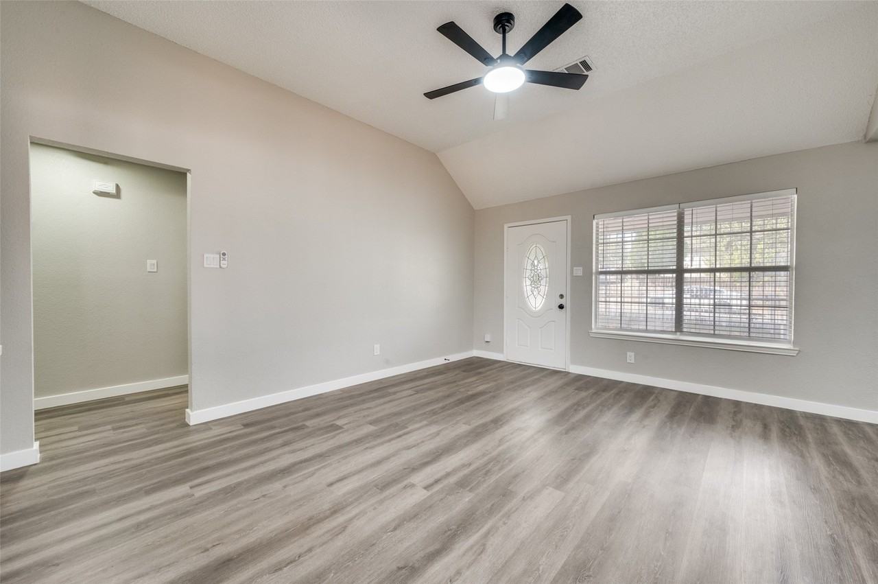 2238 Arroyo Ave - Photo 5 of 25