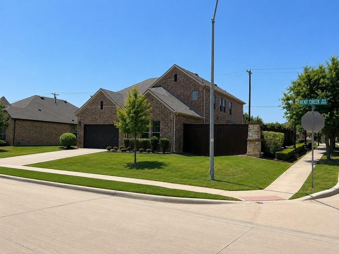 2000 Bent Creek Way - Photo 3 of 23