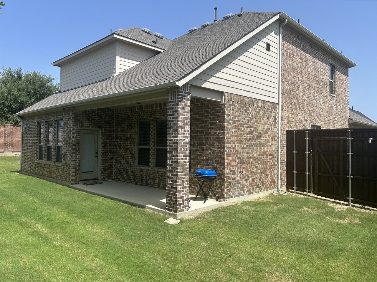 2000 Bent Creek Way - Photo 4 of 23