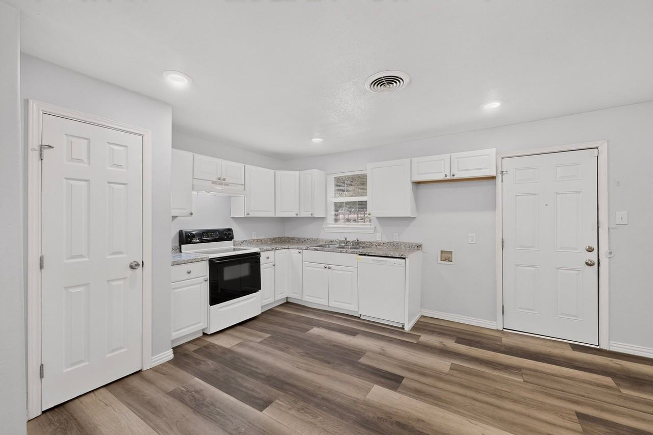 4401 Steven St - Photo 7 of 39