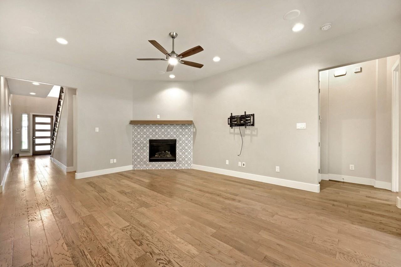1806 Tucker St - Photo 5 of 28