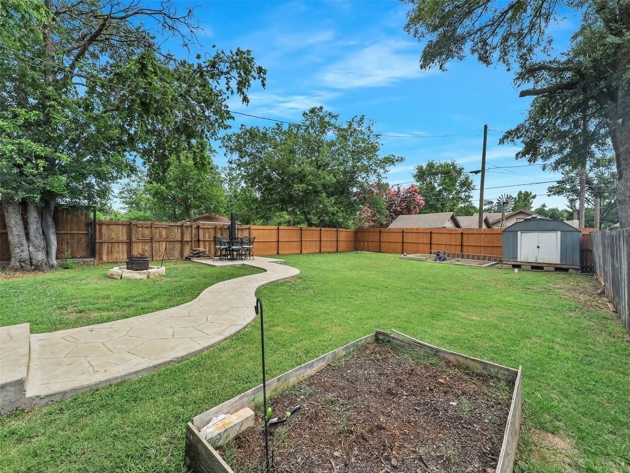 1200 W Walker St - Photo 6 of 36