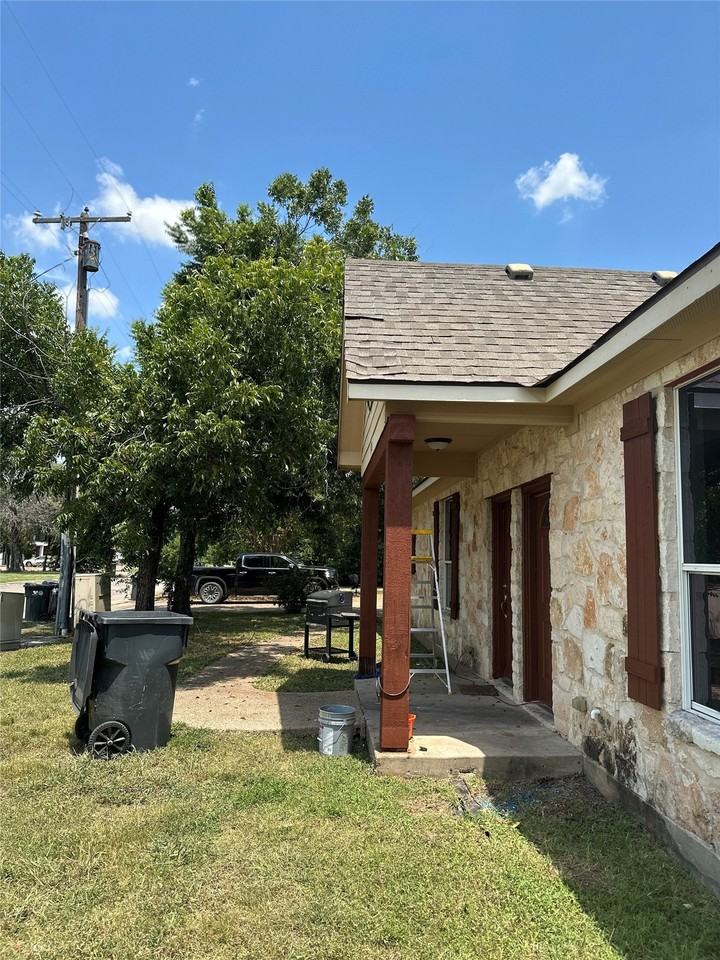 1900 S 15th St #B - Photo 2 of 2
