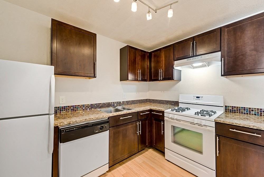 3900 W 7th St - Photo 3 of 9