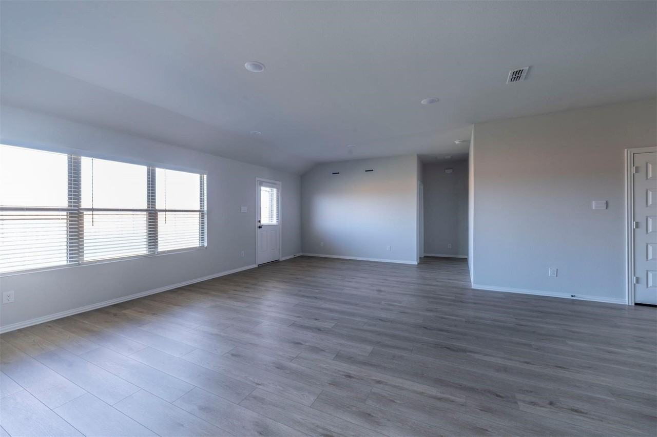 516 Ridgewood Dr - Photo 3 of 25