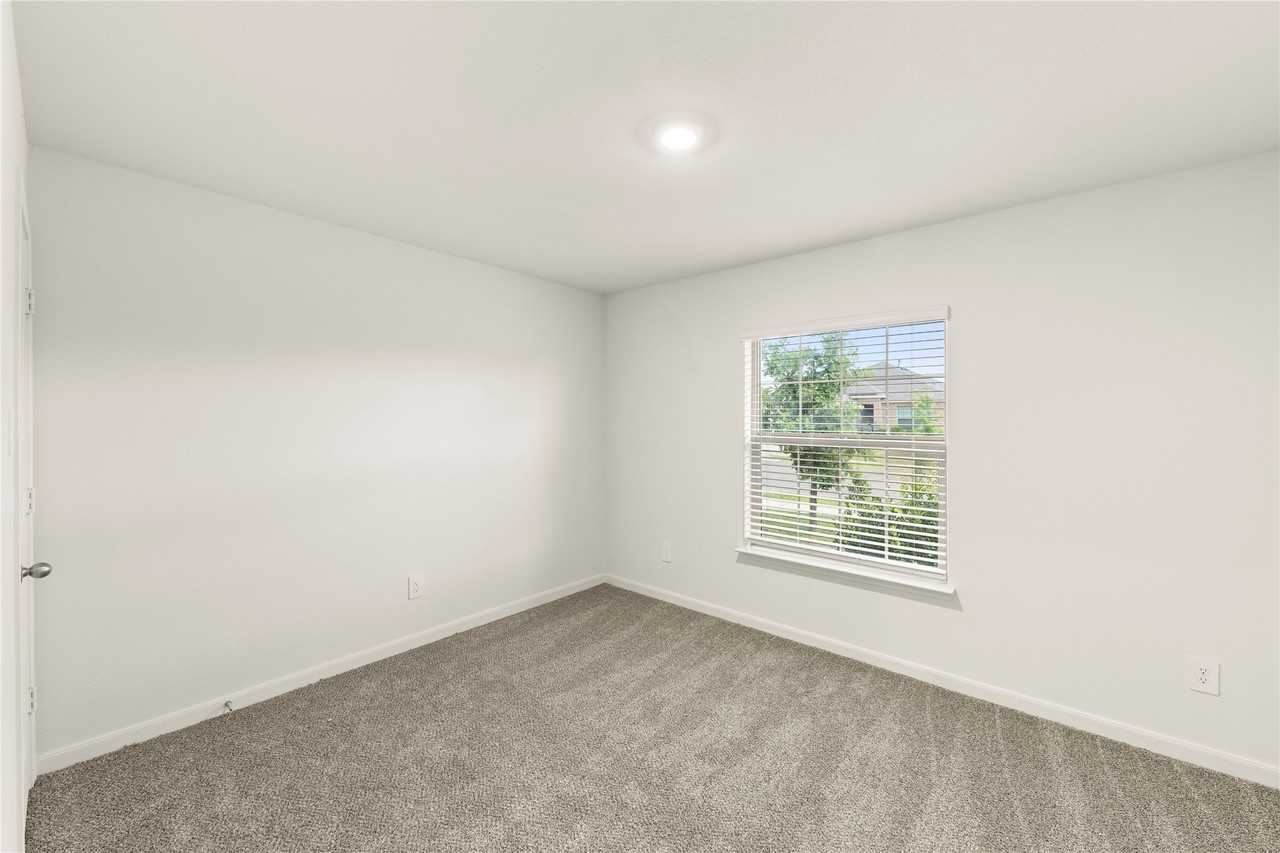 3048 Chico Dr - Photo 4 of 17