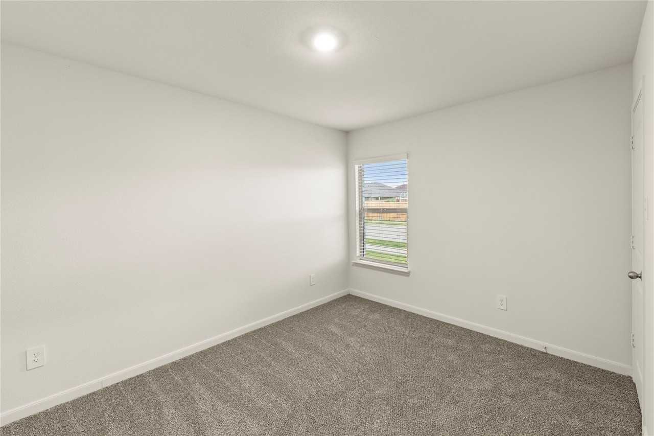 3048 Chico Dr - Photo 5 of 17