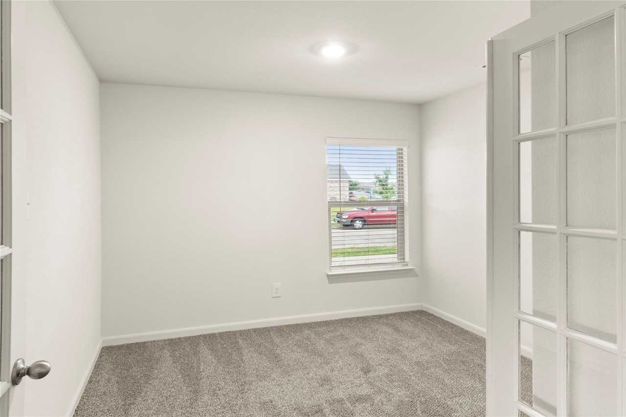 3048 Chico Dr - Photo 6 of 17