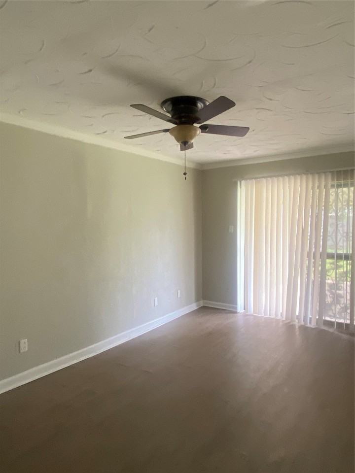 3420 Pacesetter Dr - Photo 4 of 21