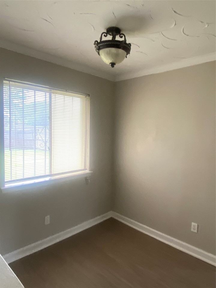 3420 Pacesetter Dr - Photo 5 of 21