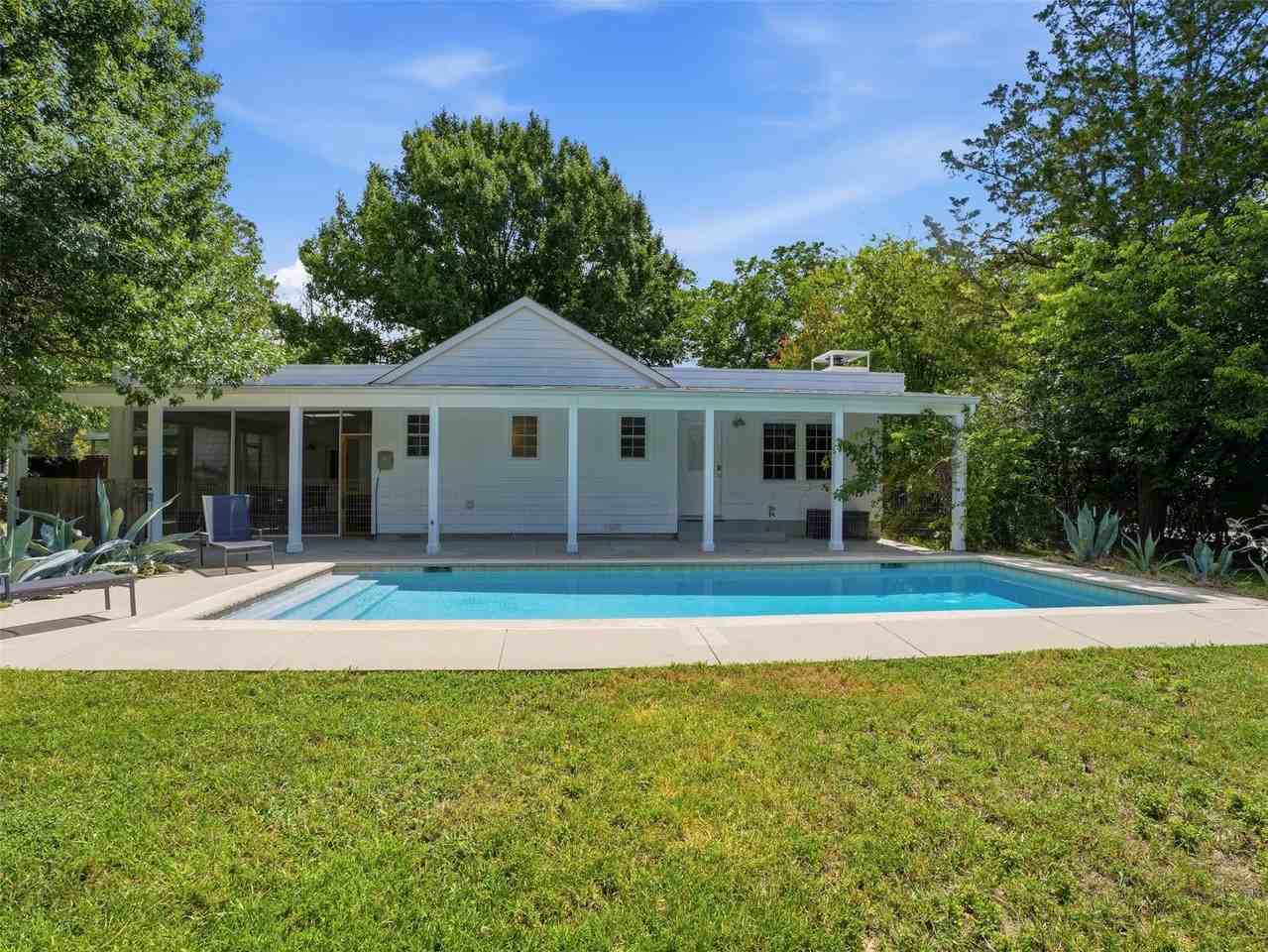 1429 El Campo Dr - Photo 3 of 30