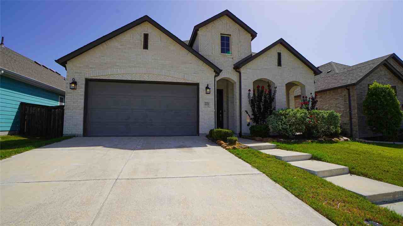 2251 Brookside Dr - Photo 2 of 36