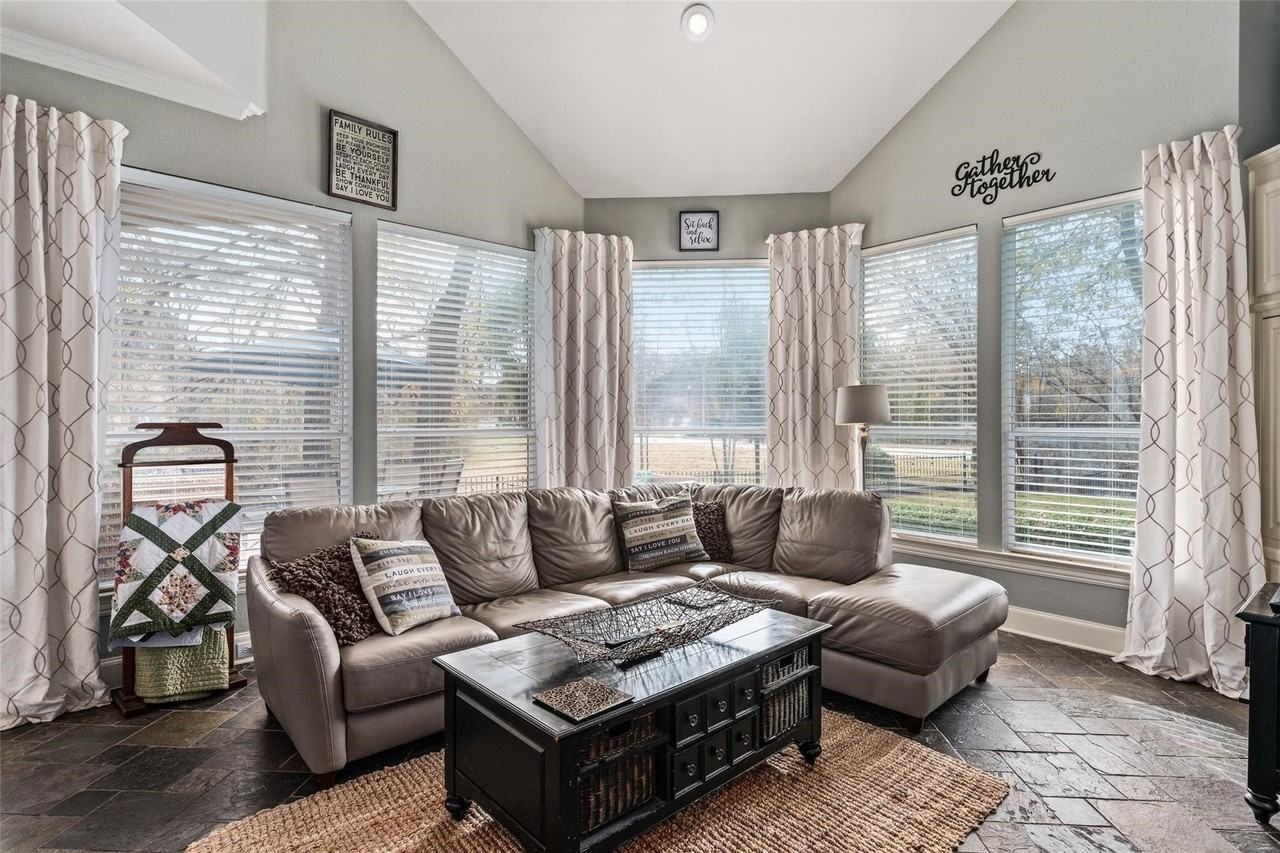 5932 Riverbend Pl - Photo 4 of 25