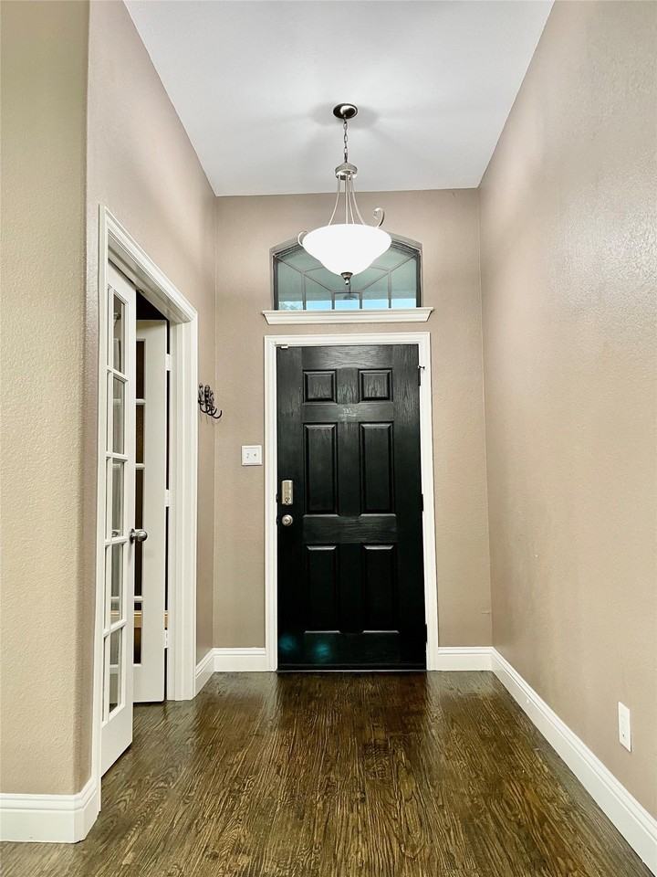 10264 Fireside Ln - Photo 3 of 33