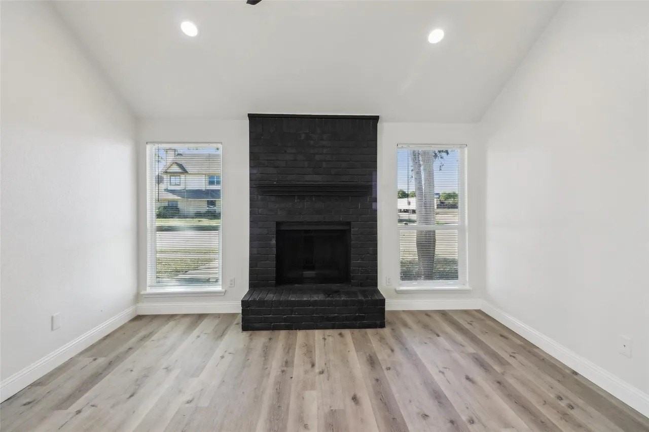 2401 Sherry St - Photo 3 of 20
