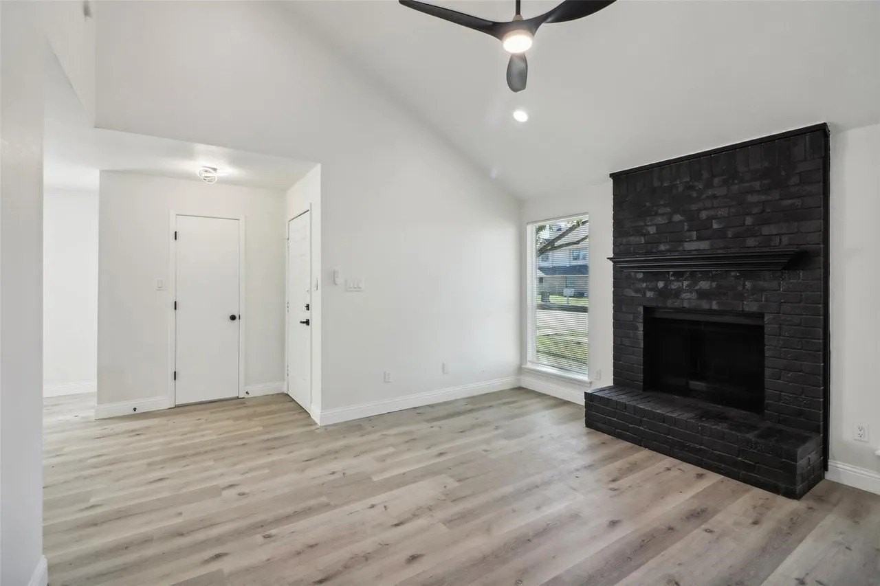 2401 Sherry St - Photo 4 of 20