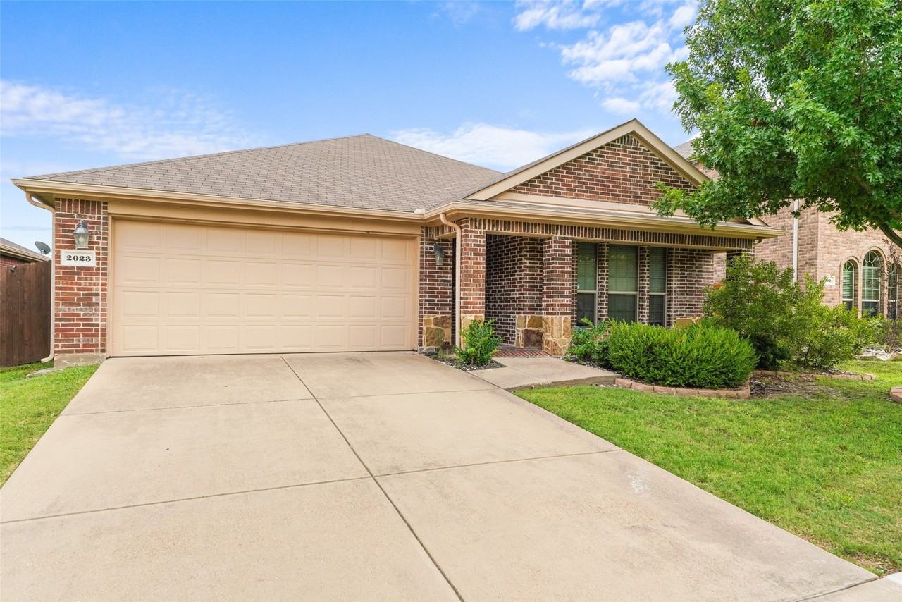 2023 Sterling Gate Dr - Photo 4 of 37