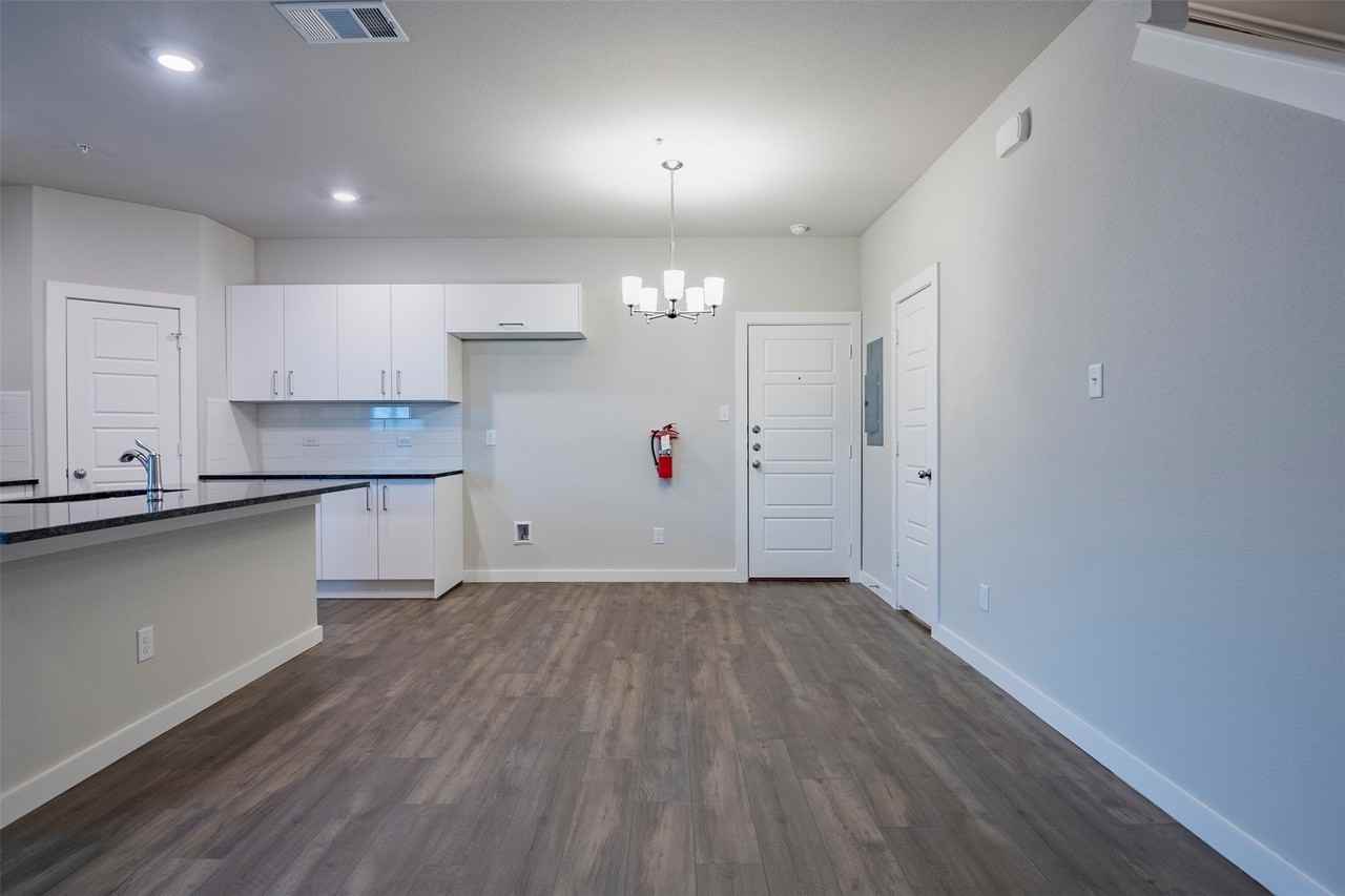 653 Wheatfield Dr - Photo 3 of 14