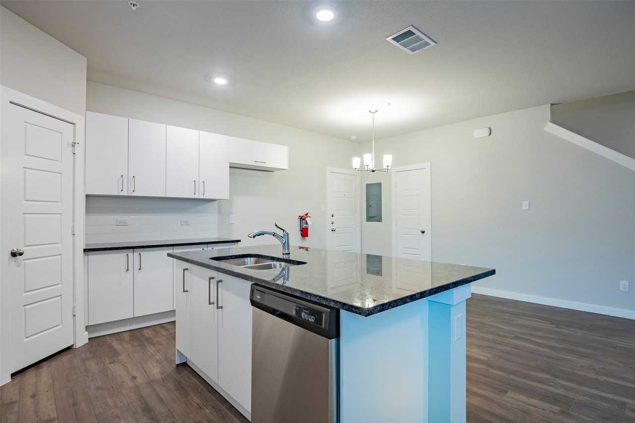 653 Wheatfield Dr - Photo 6 of 14