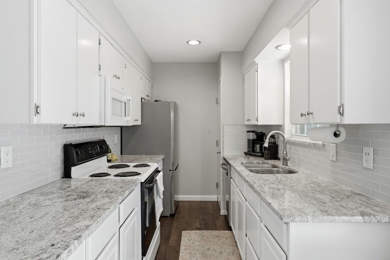 10355 Baronne Cir - Photo 6 of 16