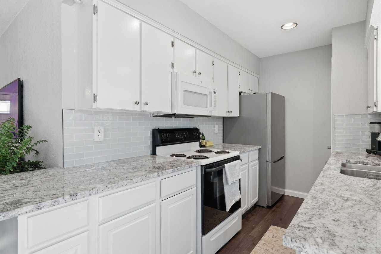 10355 Baronne Cir - Photo 7 of 16