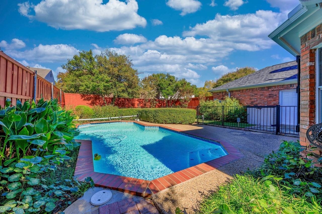 2705 Trophy Dr - Photo 2 of 40