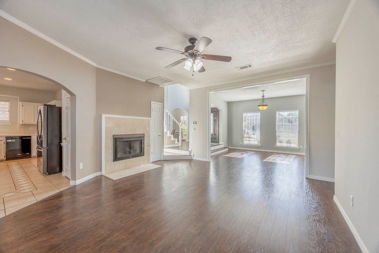 2705 Trophy Dr - Photo 5 of 40