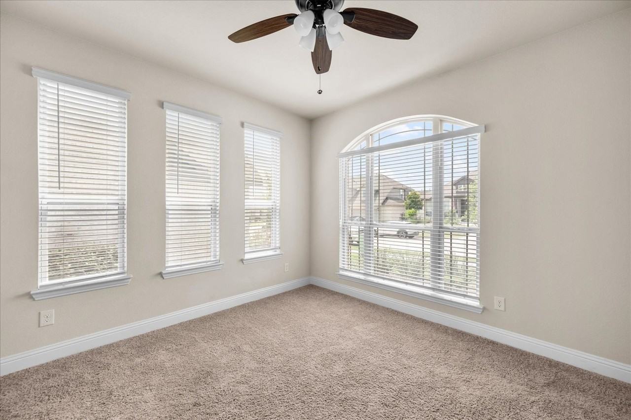 350 Red Cedar Dr - Photo 4 of 27
