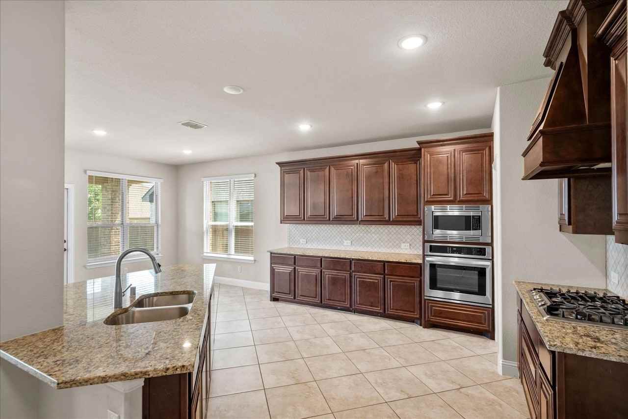 350 Red Cedar Dr - Photo 7 of 27