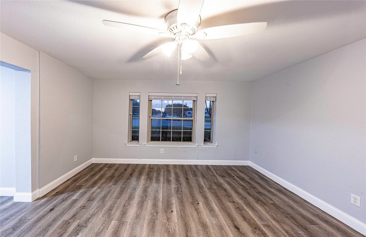 2201 Bradford Dr - Photo 5 of 31